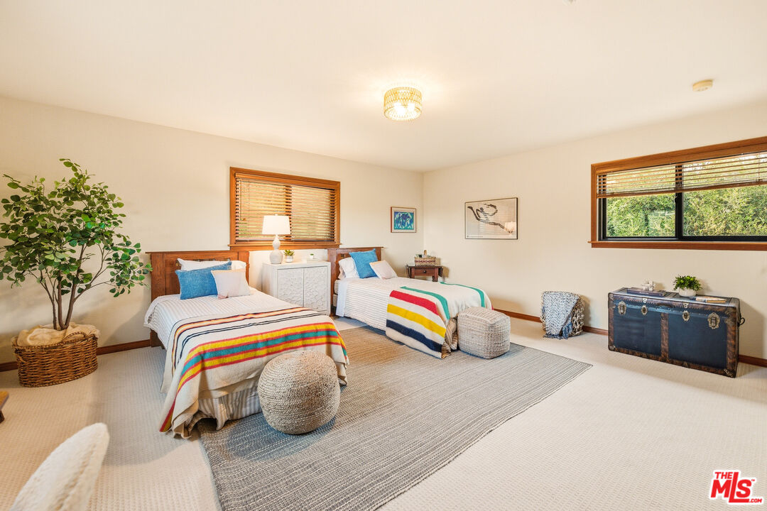 19818 Valley View Dr