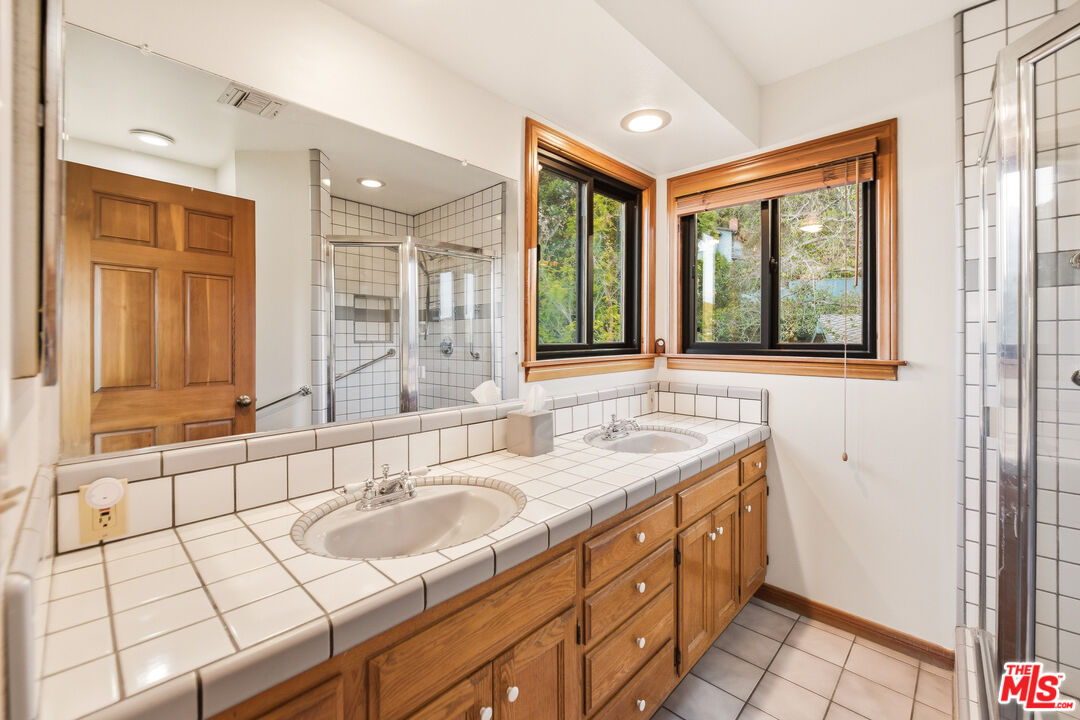 19818 Valley View Dr