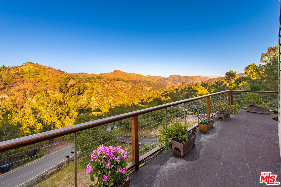 19818 Valley View Dr