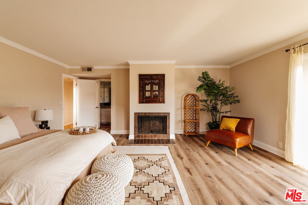 2239 Topanga Skyline Dr