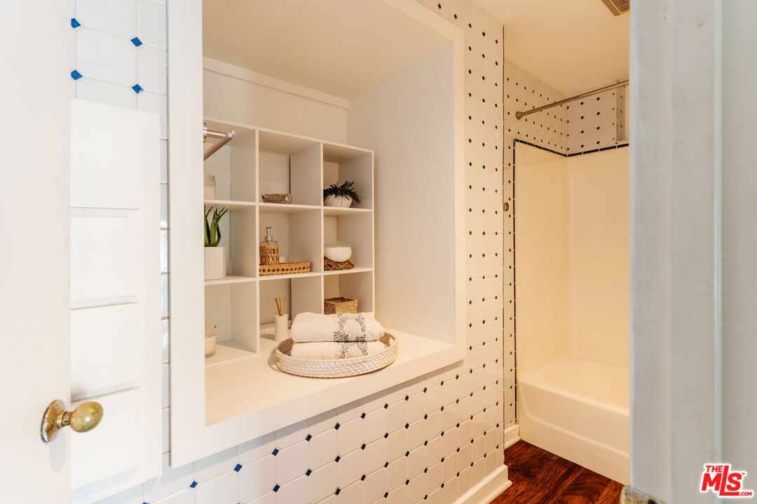 2239 Topanga Skyline Dr