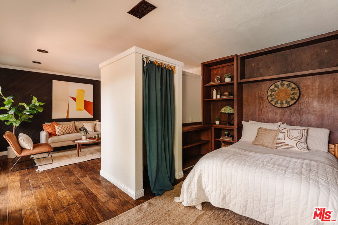 2239 Topanga Skyline Dr