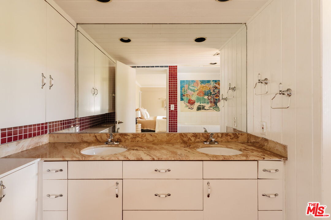 2239 Topanga Skyline Dr