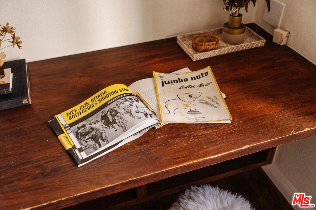 2239 Topanga Skyline Dr