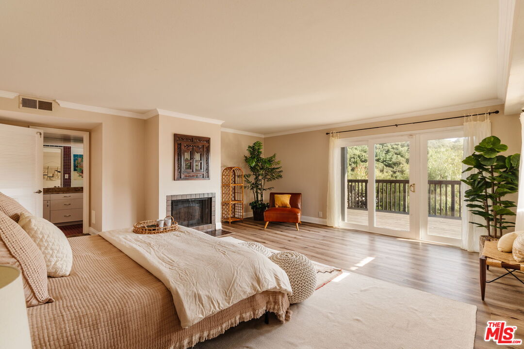 2239 Topanga Skyline Dr