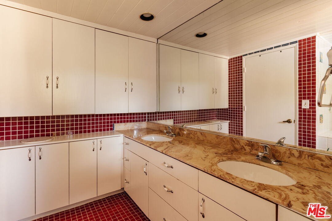 2239 Topanga Skyline Dr