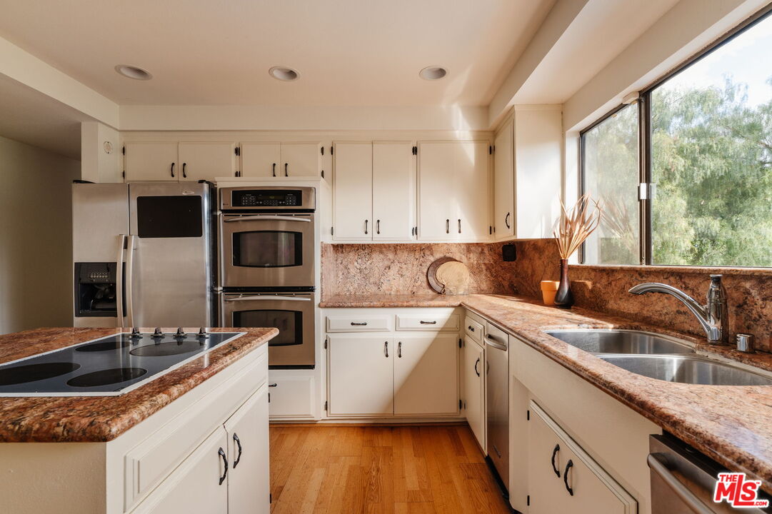 2239 Topanga Skyline Dr