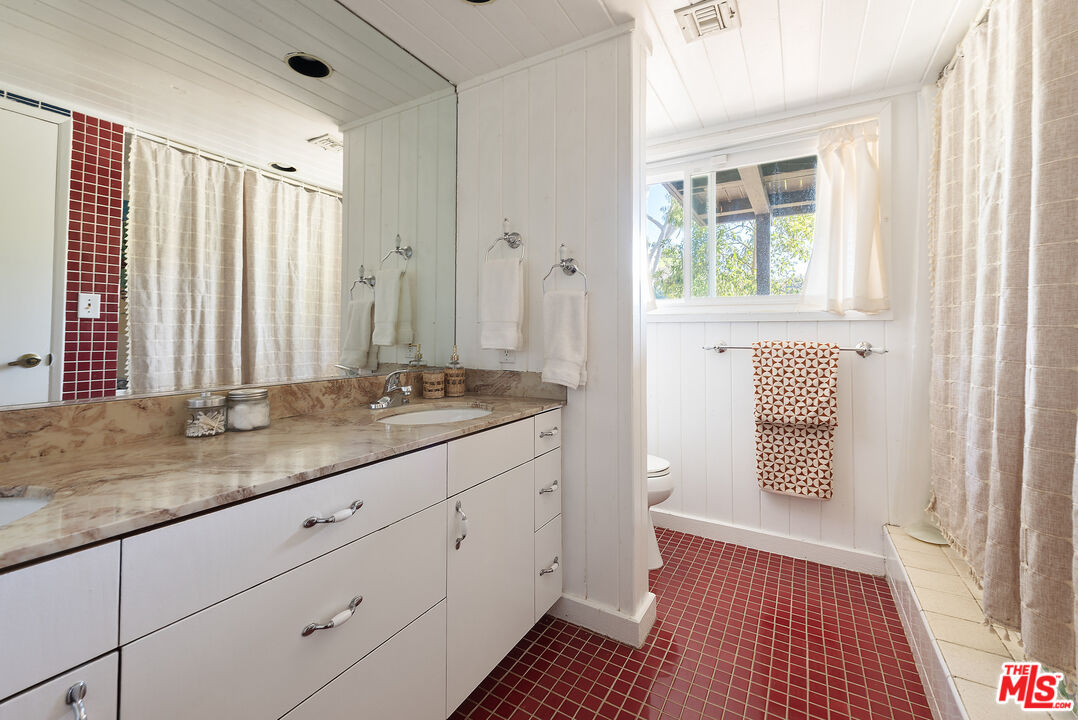 2239 Topanga Skyline Dr