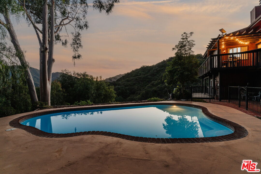 2239 Topanga Skyline Dr