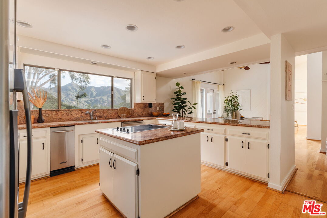 2239 Topanga Skyline Dr