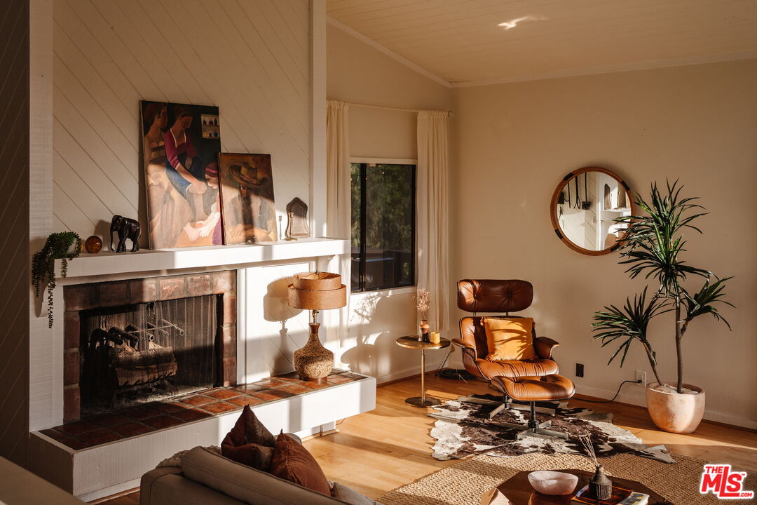 2239 Topanga Skyline Dr