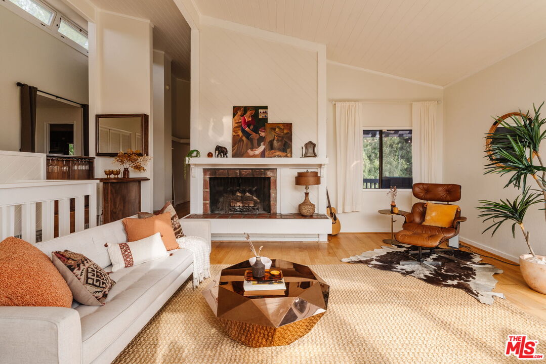 2239 Topanga Skyline Dr