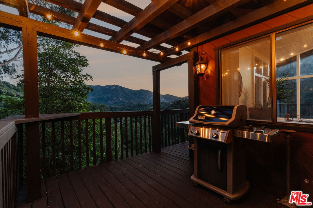 2239 Topanga Skyline Dr