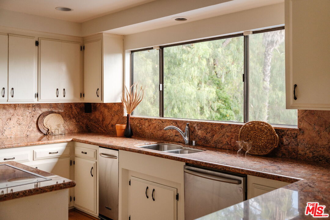 2239 Topanga Skyline Dr