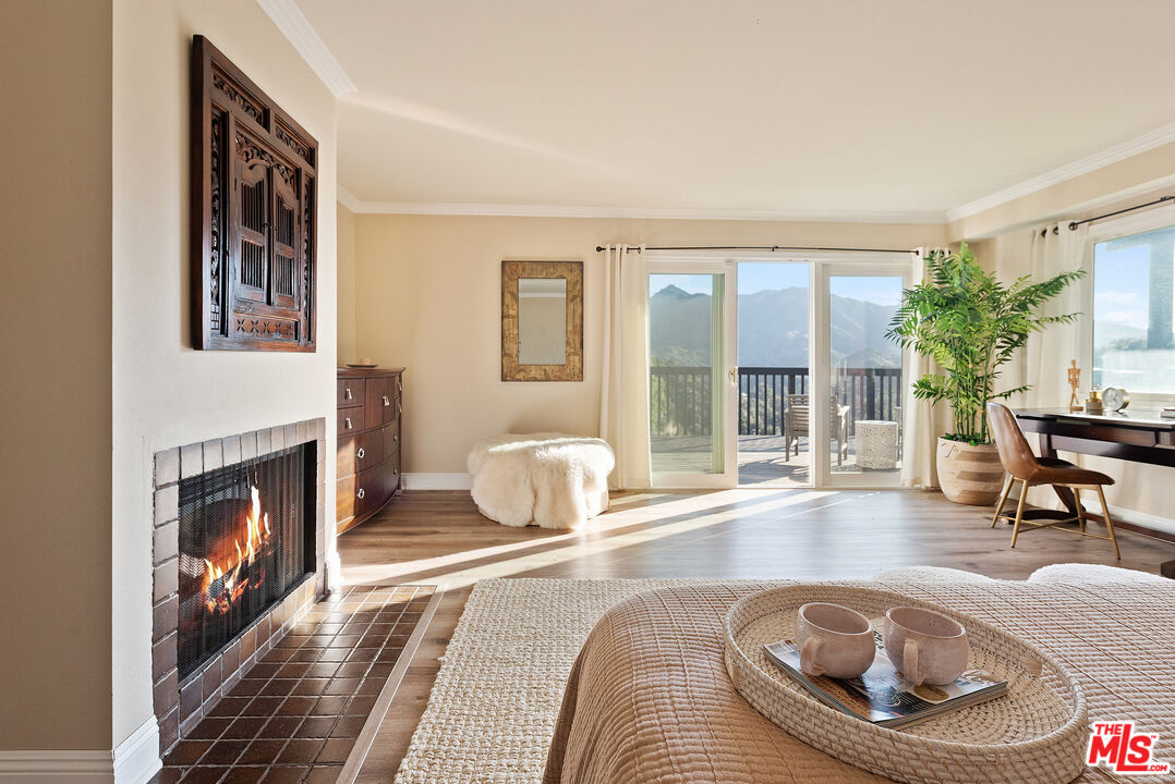 2239 Topanga Skyline Dr