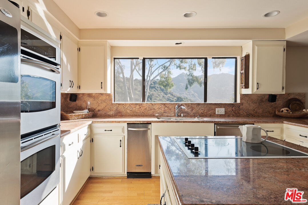 2239 Topanga Skyline Dr