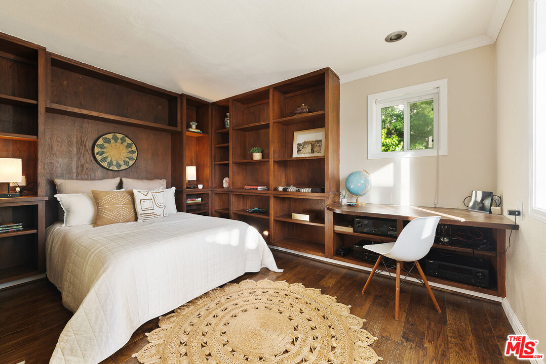 2239 Topanga Skyline Dr