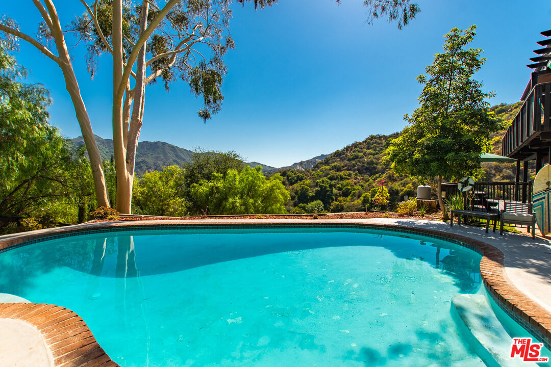 2239 Topanga Skyline Dr