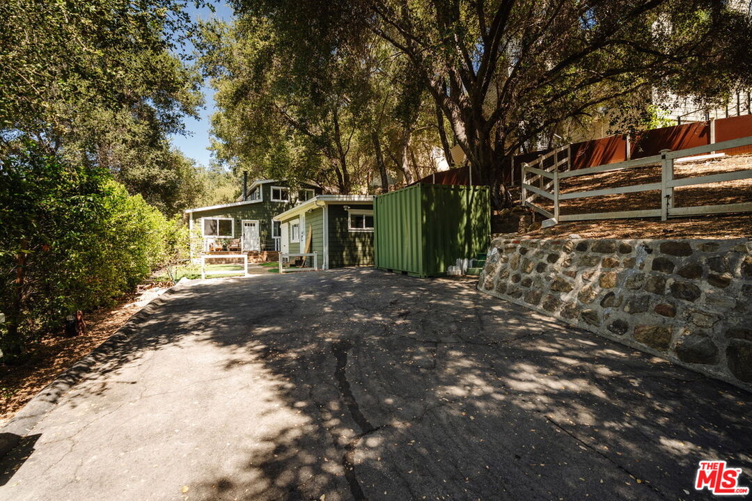 20939 Hillside Dr