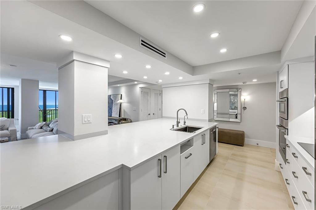 5601 TURTLE BAY DR # 1102