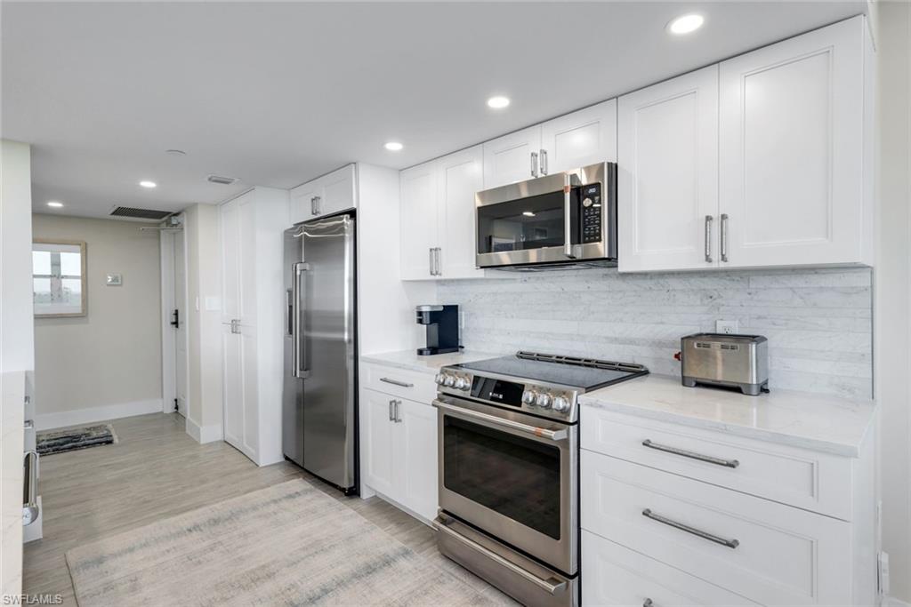 6101 Pelican Bay BLVD 305