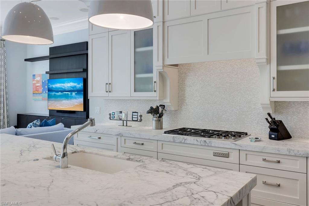 2048 Isla Vista LN E