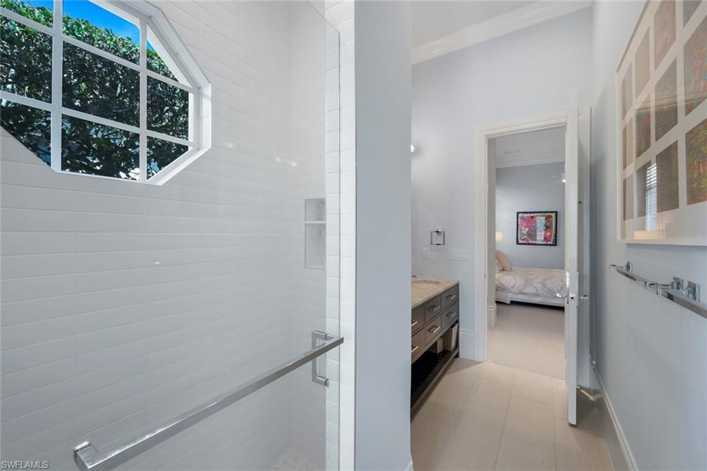 2048 Isla Vista LN E