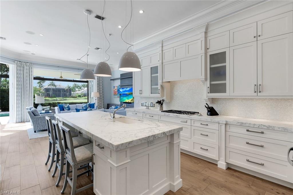2048 Isla Vista LN E