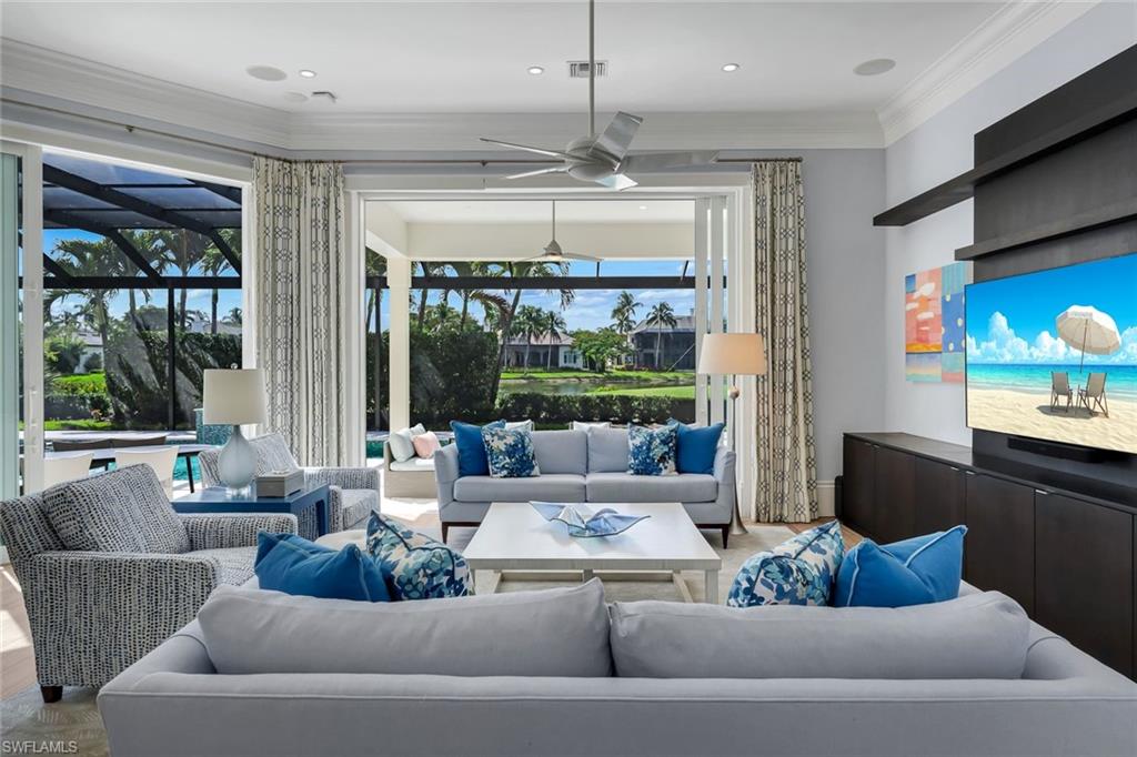 2048 Isla Vista LN E