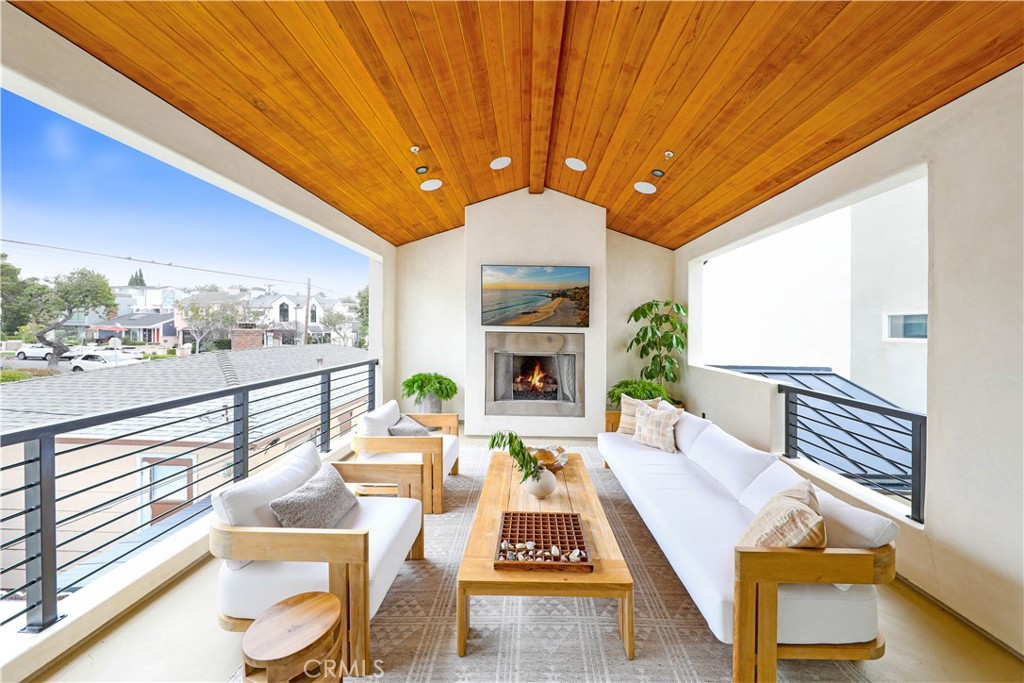 519 .5 Larkspur Avenue