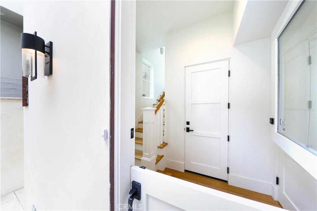 519 .5 Larkspur Avenue