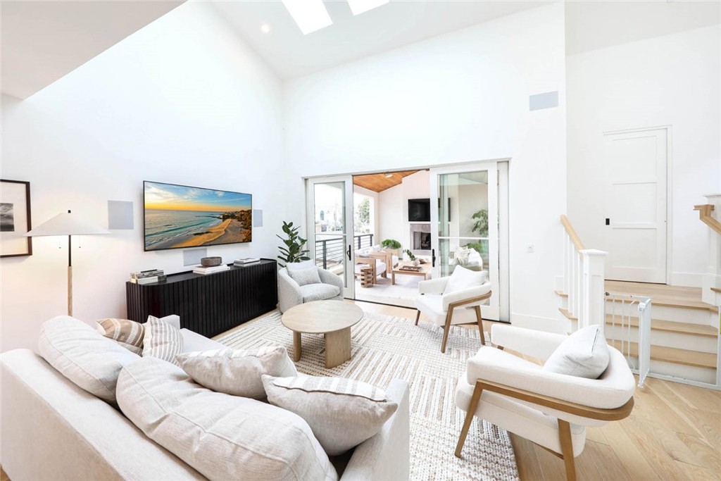 519 .5 Larkspur Avenue