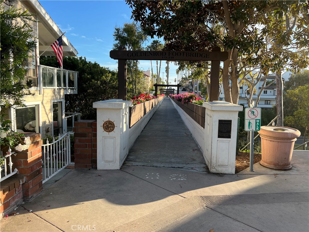 519 .5 Larkspur Avenue