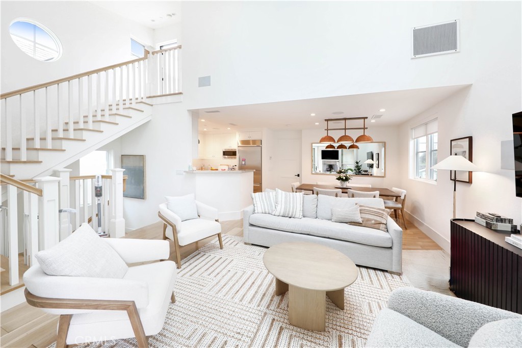 519 .5 Larkspur Avenue