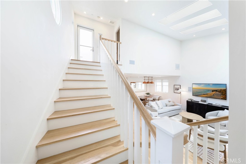 519 .5 Larkspur Avenue