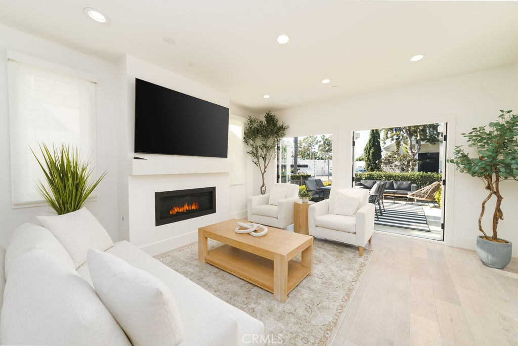608 Heliotrope