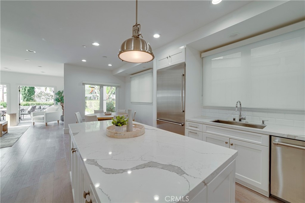 608 Heliotrope