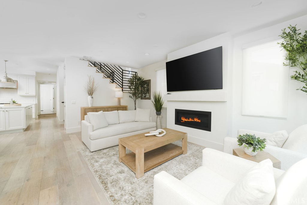 608 Heliotrope