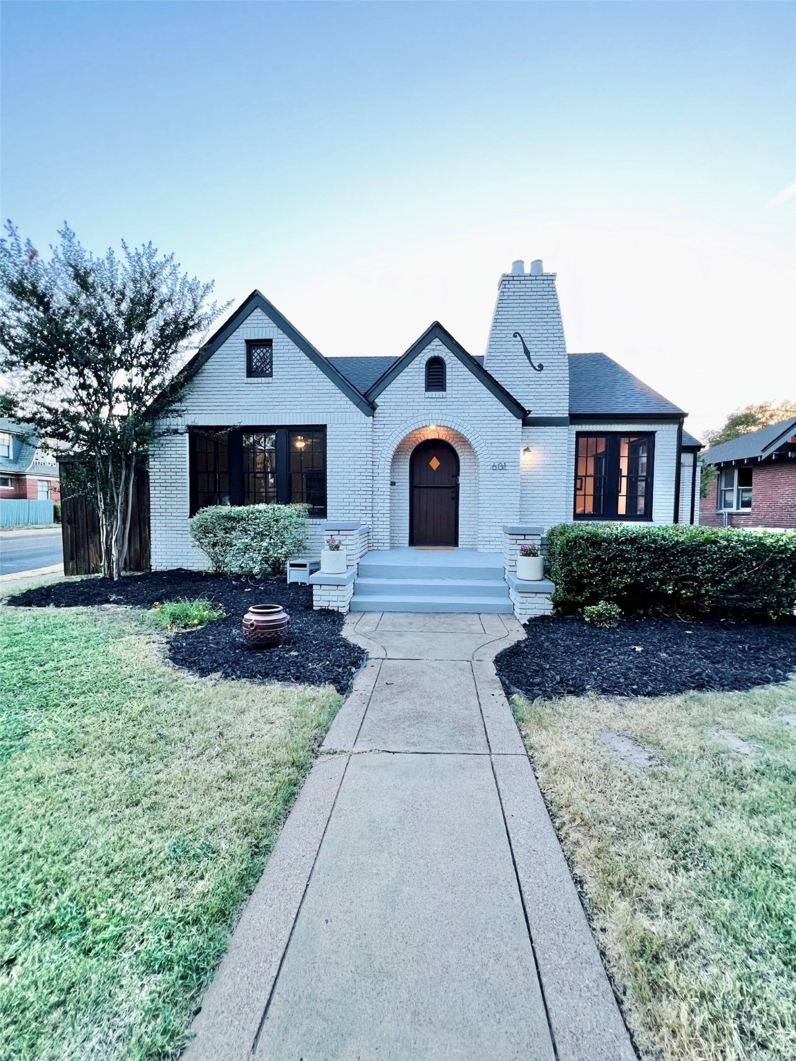 601 N Montclair Avenue