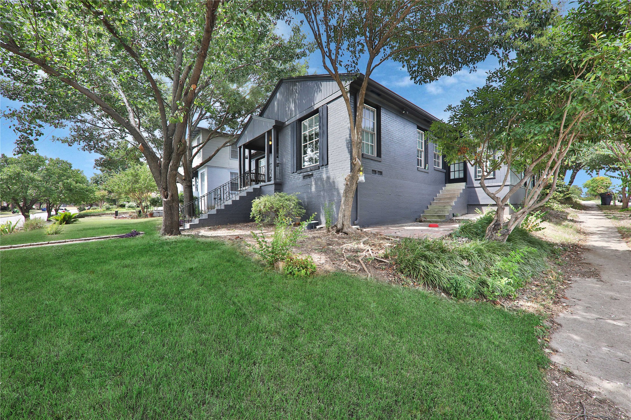 417 N Montreal Avenue