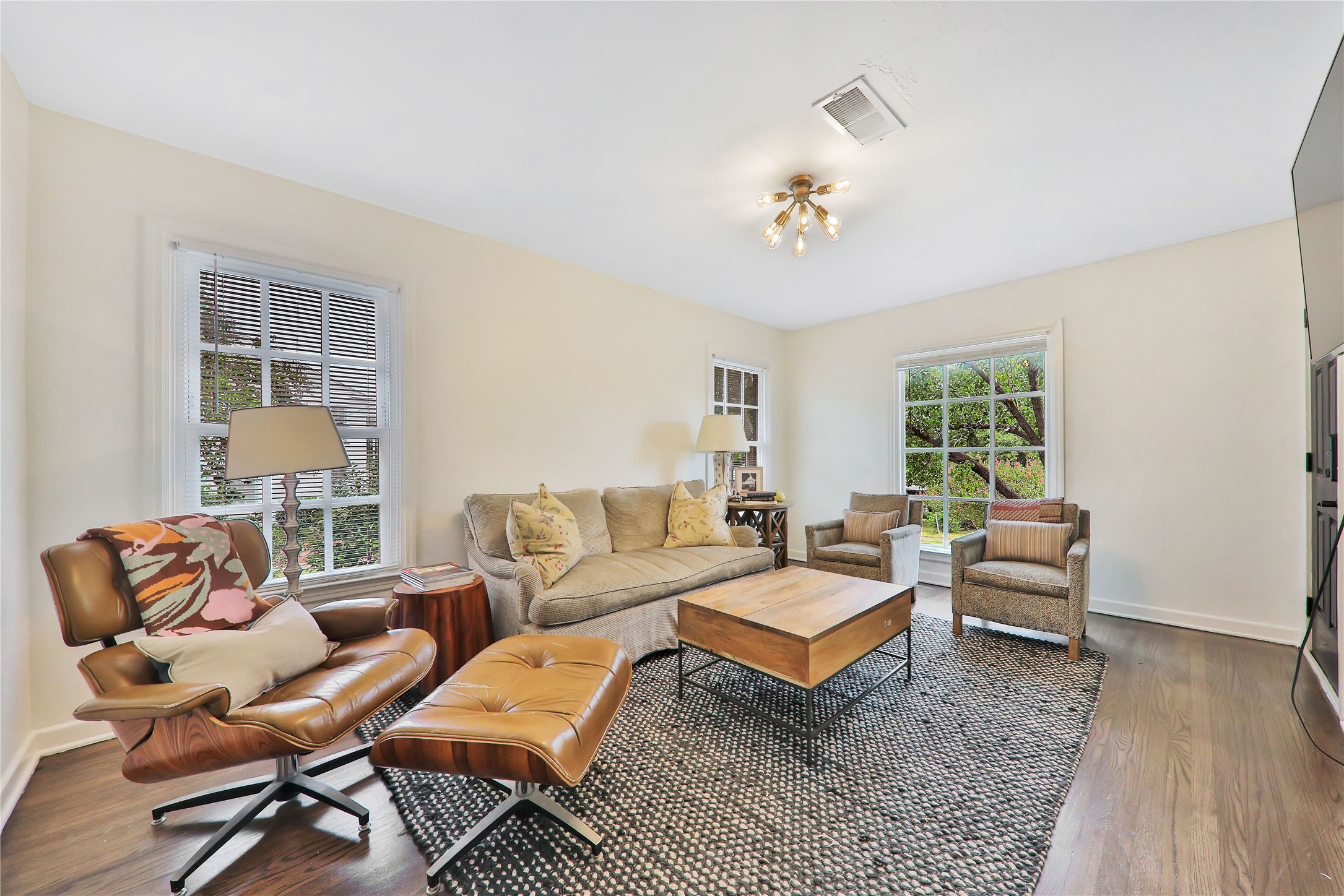 417 N Montreal Avenue