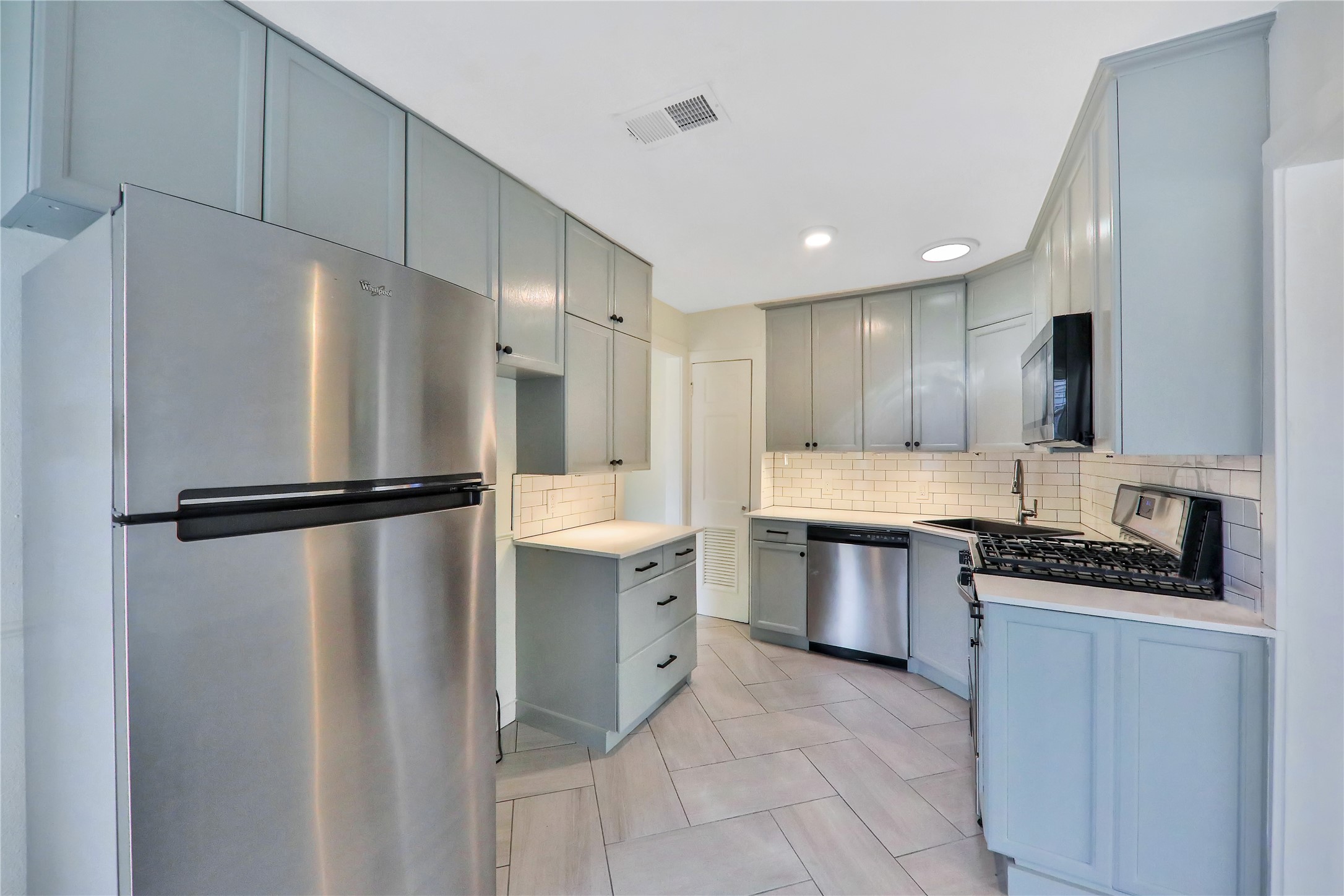 417 N Montreal Avenue