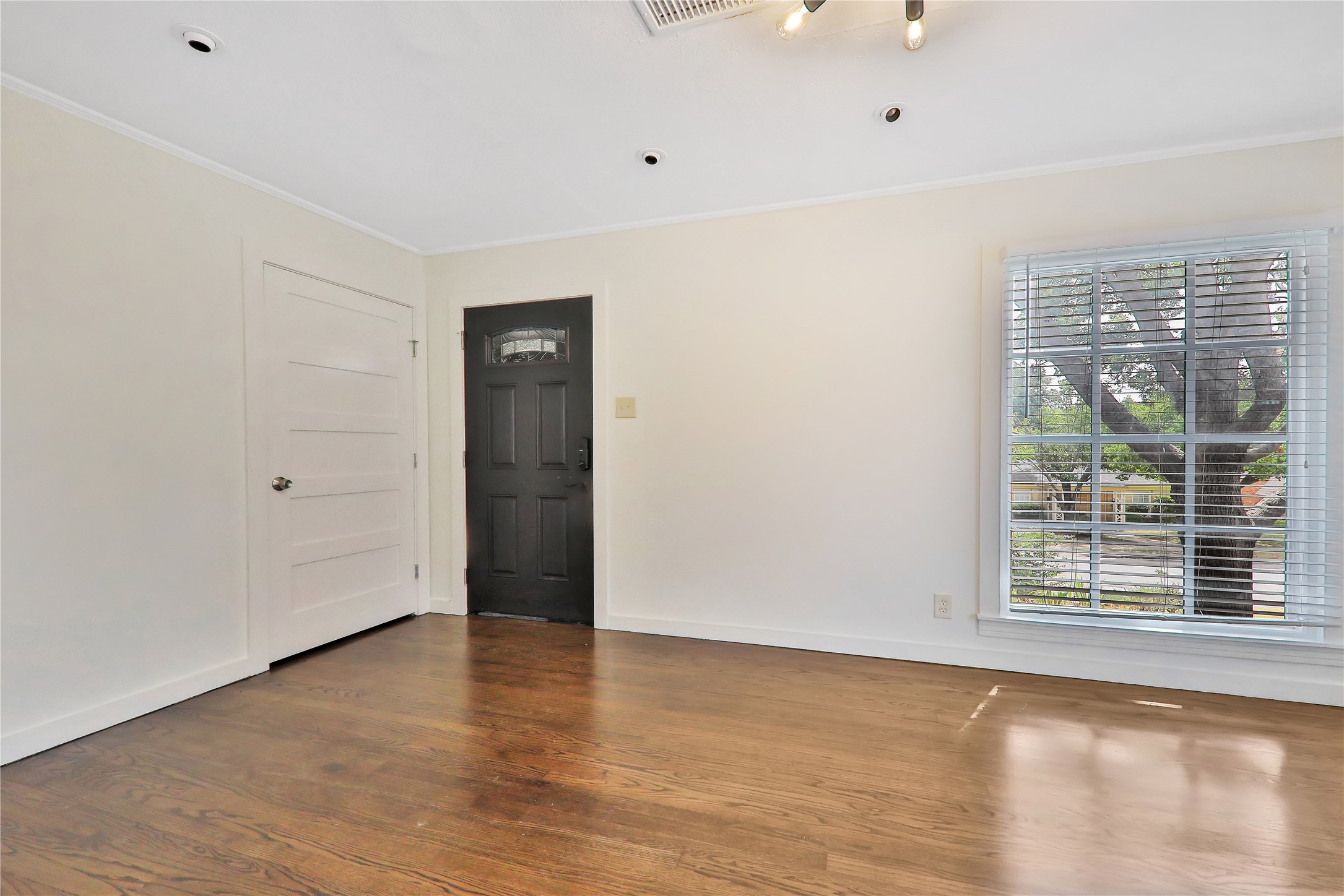 417 N Montreal Avenue