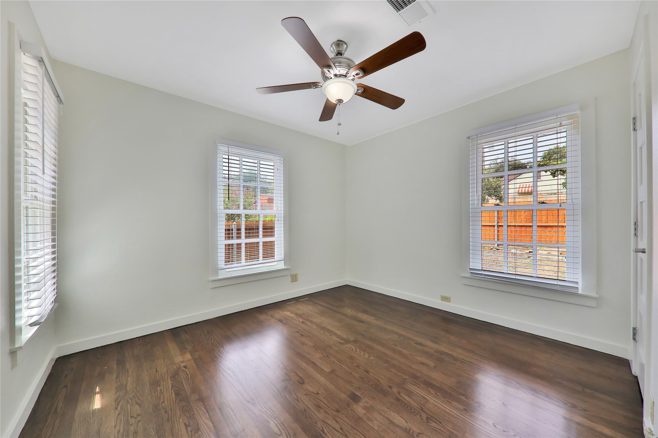 417 N Montreal Avenue