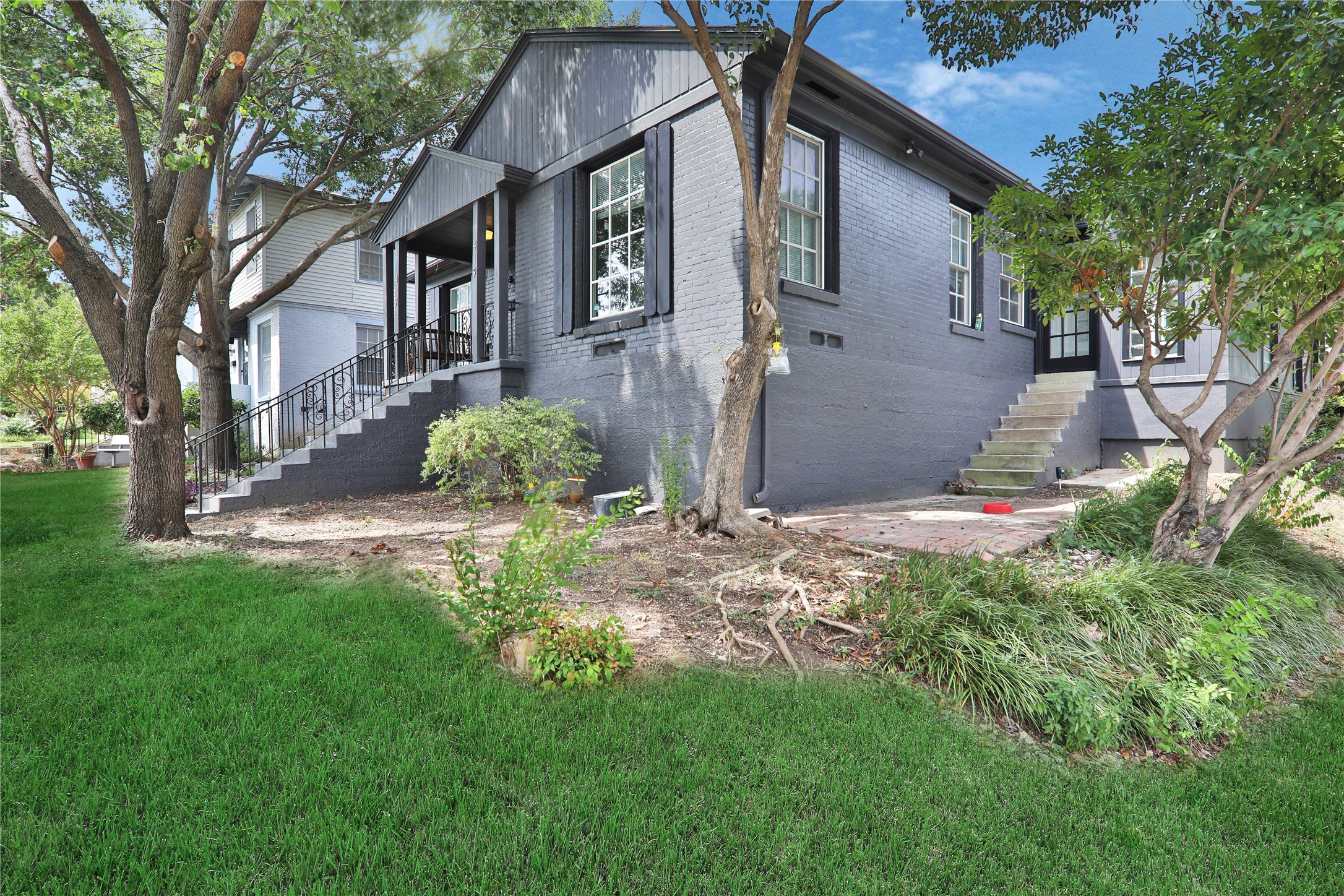 417 N Montreal Avenue