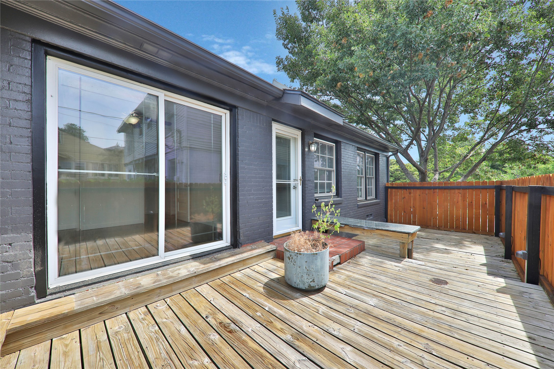 417 N Montreal Avenue