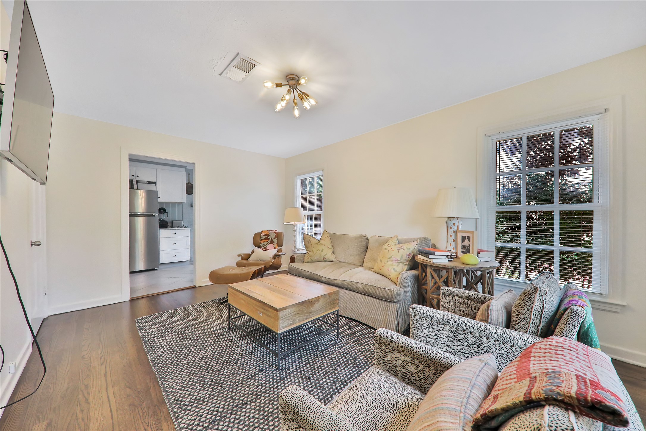 417 N Montreal Avenue