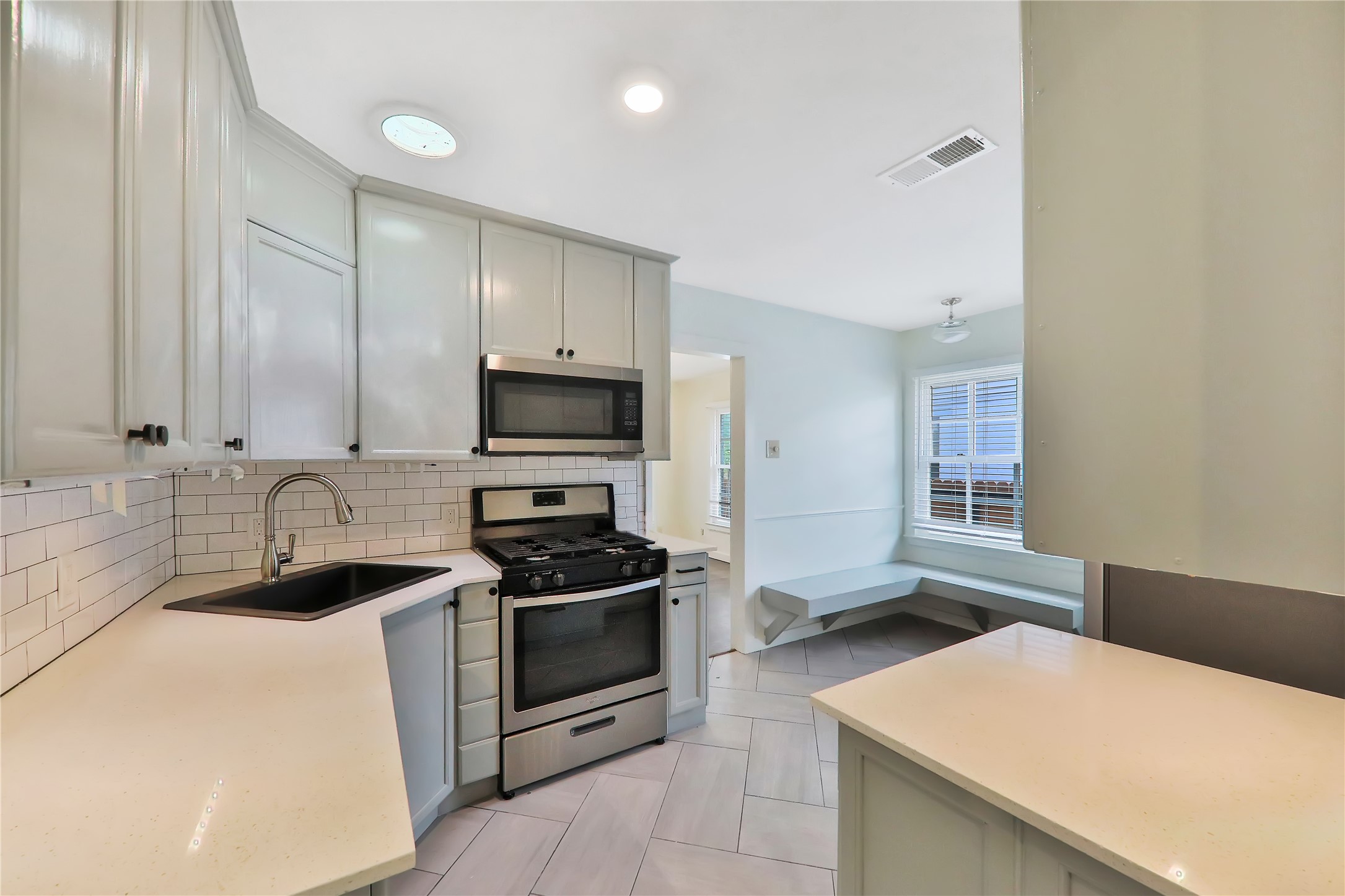 417 N Montreal Avenue