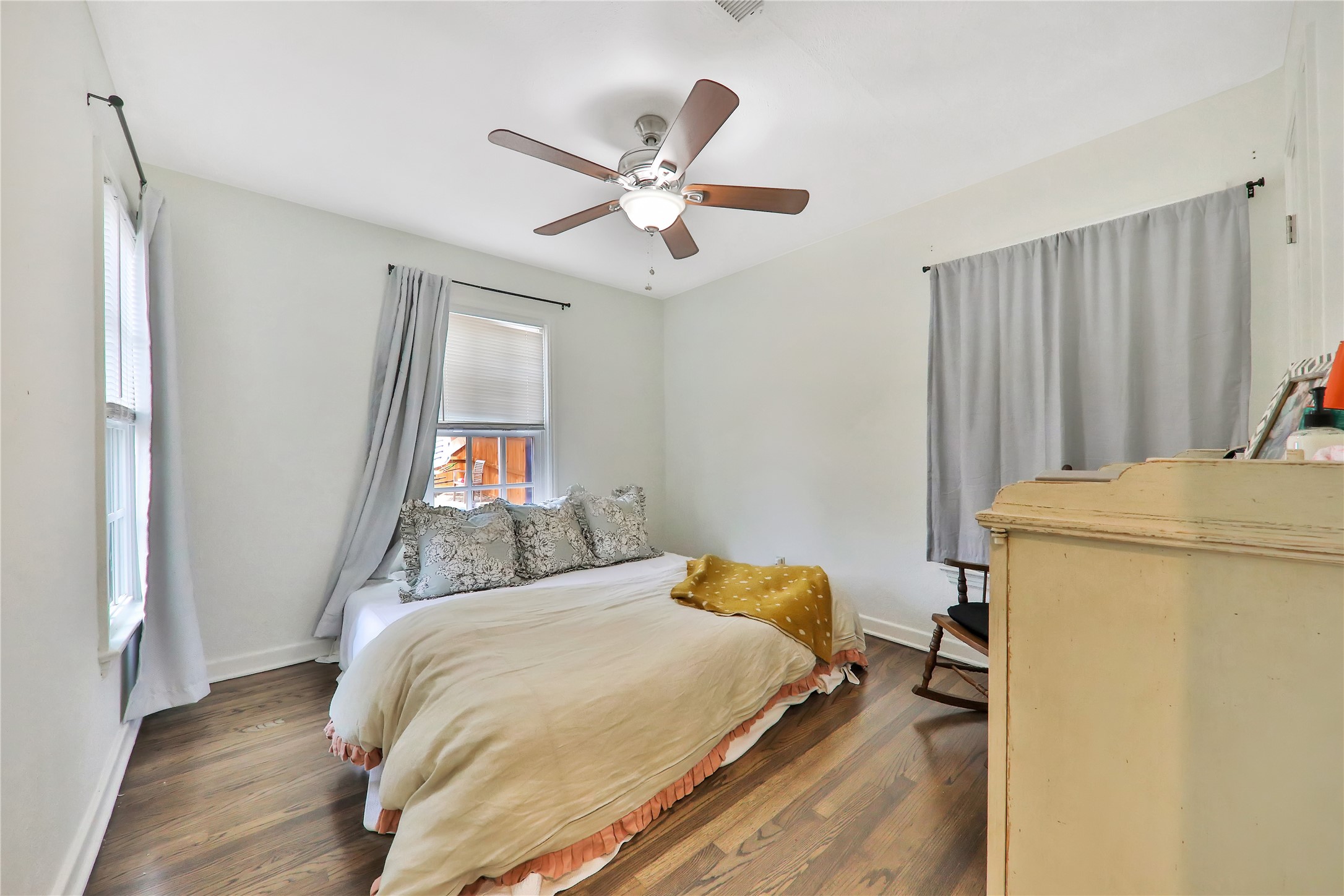 417 N Montreal Avenue