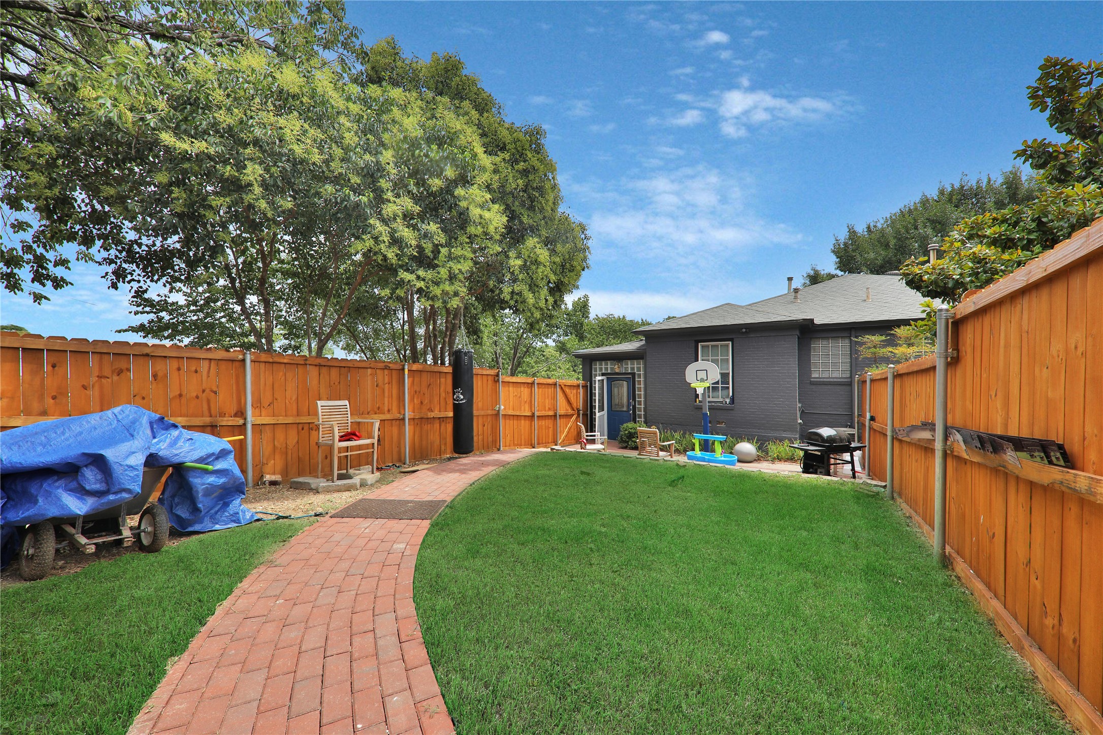 417 N Montreal Avenue